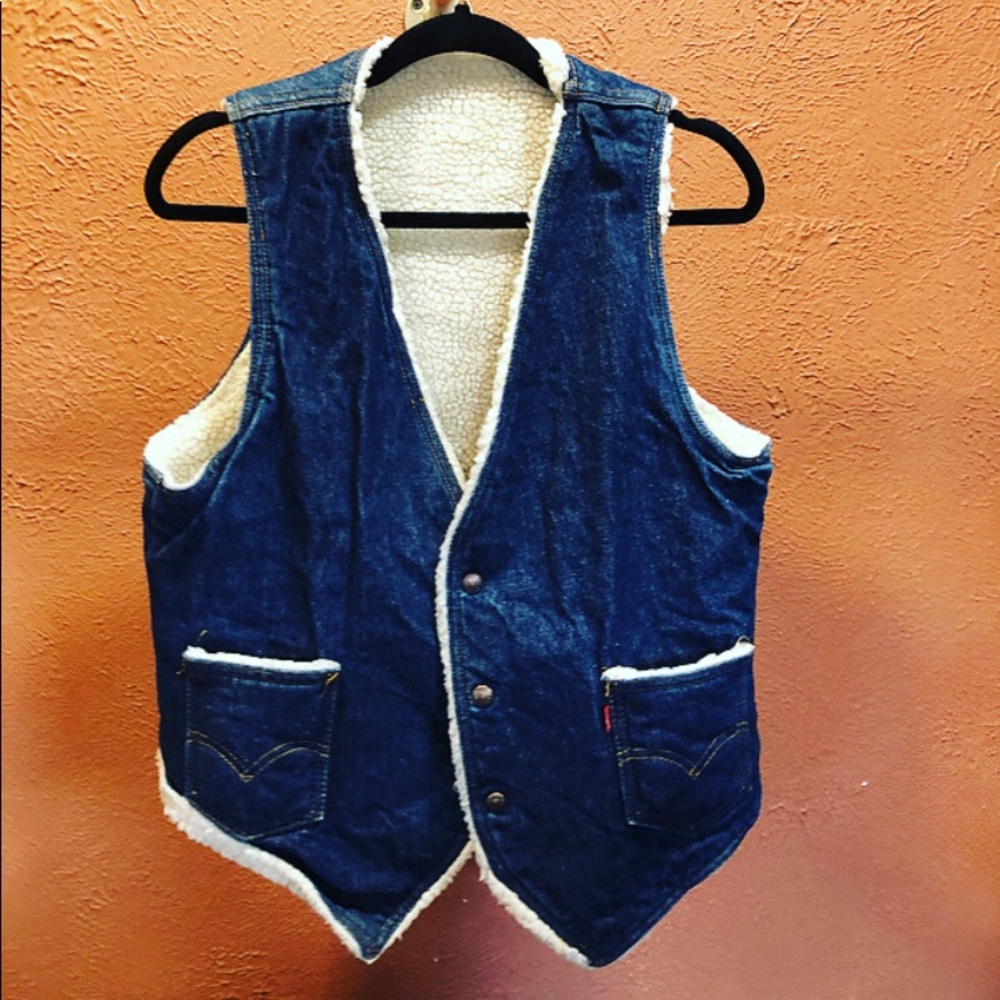 VINTAGE LEVIS DENIM SHERPA LINED VEST